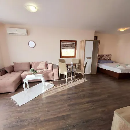 Vip In Appartamento Sozopol